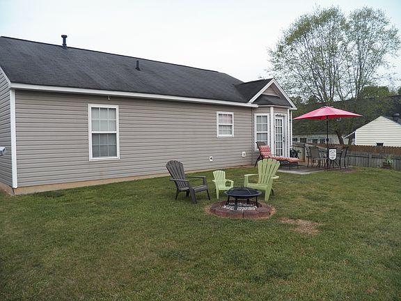 private fenced back yard