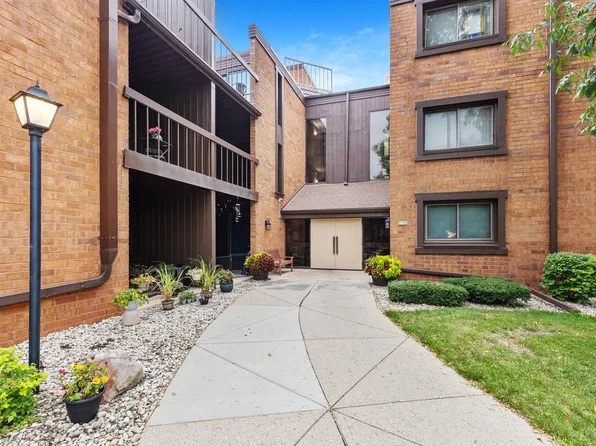 5200 S Tuckaway BOULEVARD #341, Greenfield, WI 53221