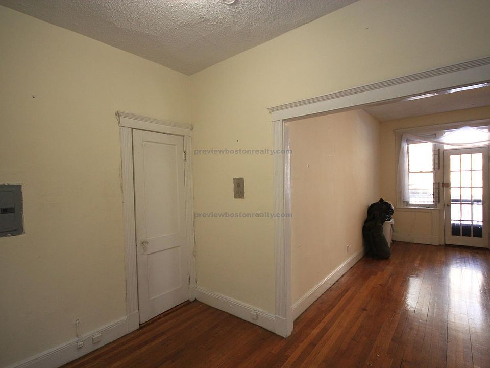 2nd image of 1715 Commonwealth Ave #L8