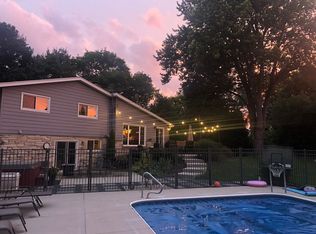 17840 Hickory Ct, Brookfield, WI 53045