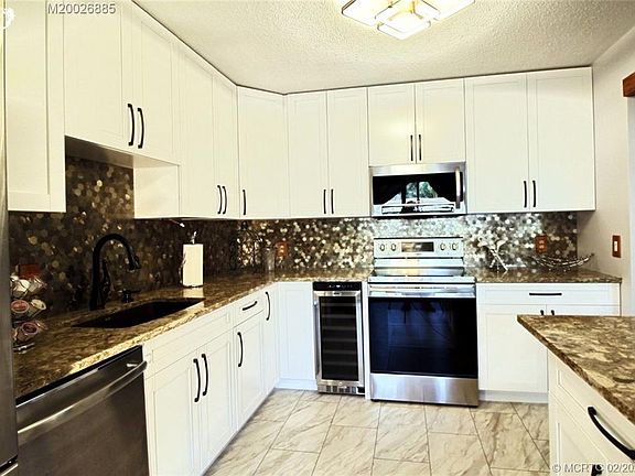 2nd image of 4061 SW Parkgate Blvd #1-3