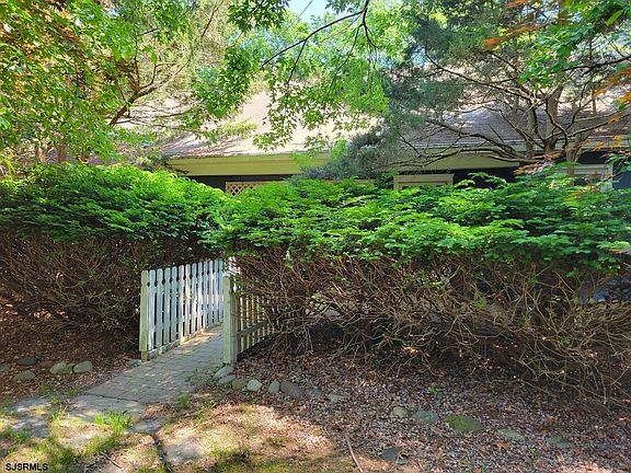 2nd image of 436 S Seaview Ave