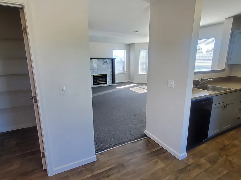 Lee Plaza — Photo 32