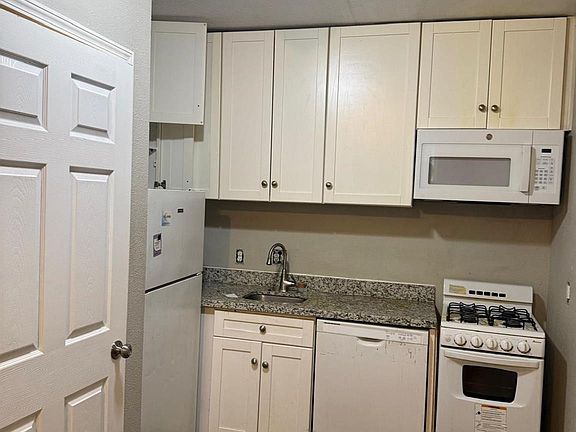 3rd image of 3502 Rosedale St #A