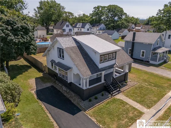 33 Adams St, Silver Creek, NY 14136