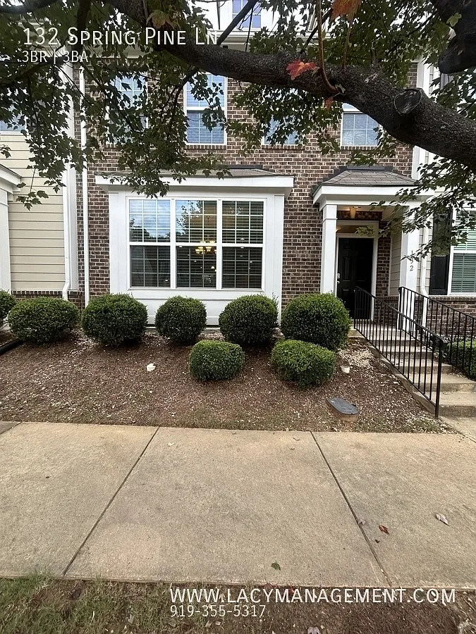 3 bed, 2.5 bath, 2100 sqft, $2,195 — Photo 2