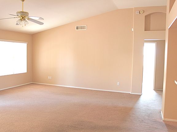 2nd image of 726 S Saint Paul Cir