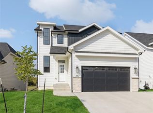 395 S 91st St, West Des Moines, IA 50266