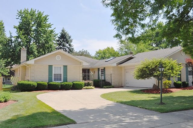 1st image of 703 E Thorntree Ter