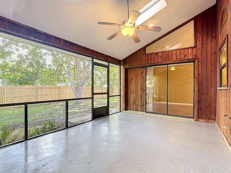2108 Jonathan Ln — Photo 31