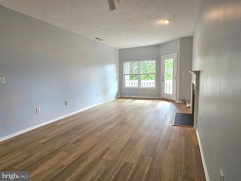 6005 Rosebud Ln #301 — Photo 10