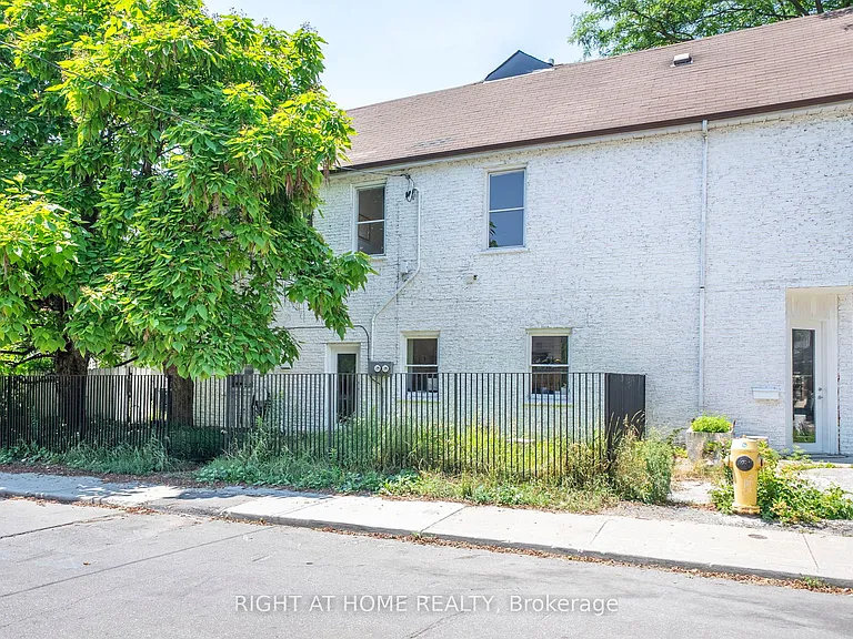 98 Beaconsfield Ave #UPPER — Photo 1