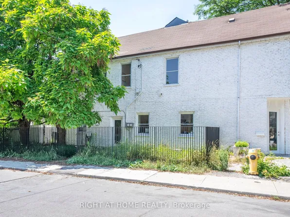 98 Beaconsfield Ave, Toronto, ON M6J 3J2