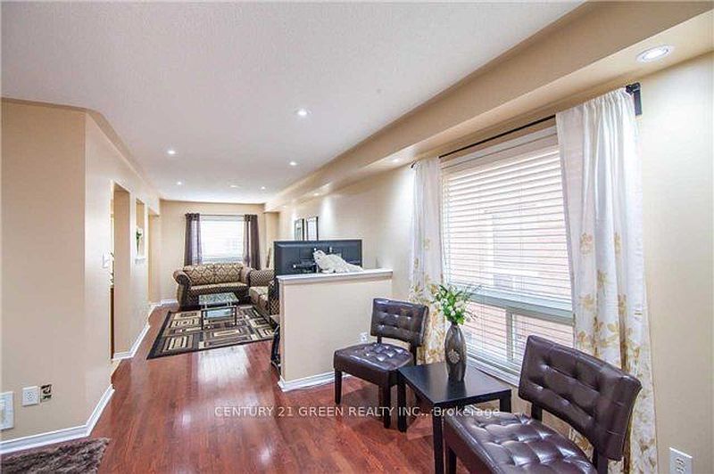 Brampton House for rent - 3 Bedrooms — photo 4