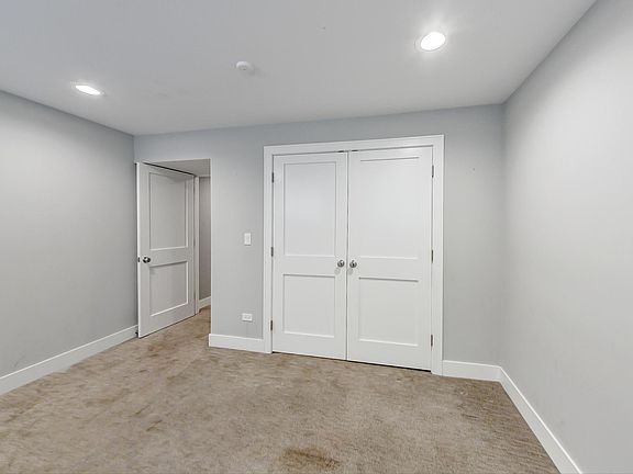 3rd image of 1513 W Sunnyside Ave #1E