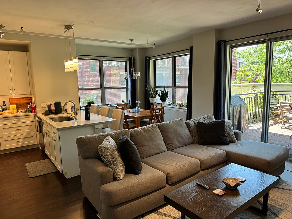 437 W Division St #311