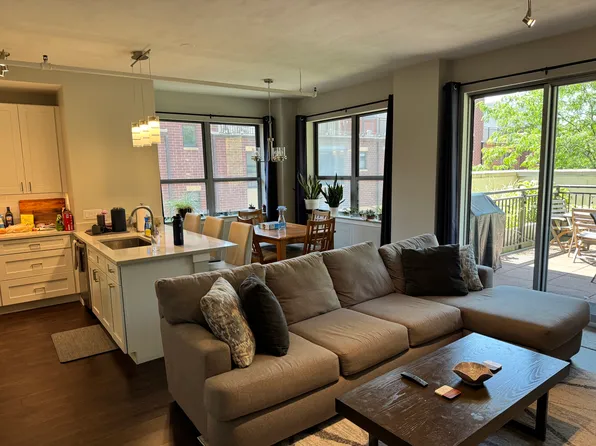 437 W Division St, Chicago, IL