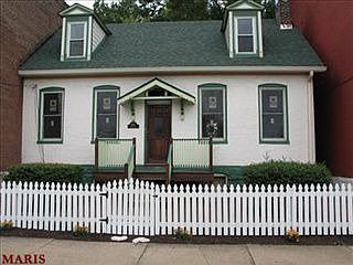 1st image of 1915 President St