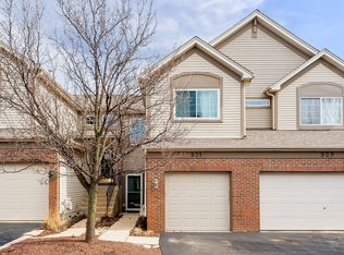 931 Parkhill Cir, Aurora, IL 60502