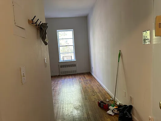 Rented by Eric Goodman Realty Corp | media 4