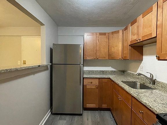 2nd image of 55 Elmwood Park #12