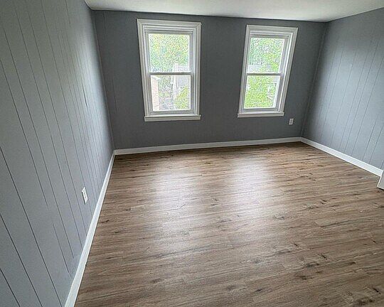 2nd image of 13 Cliff Hill Pl #3