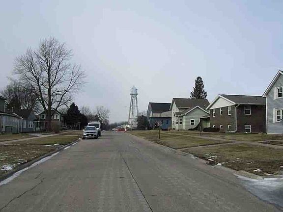 4th image of 206 3rd St SE