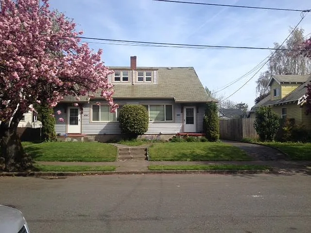 647 N Webster St — Photo 2