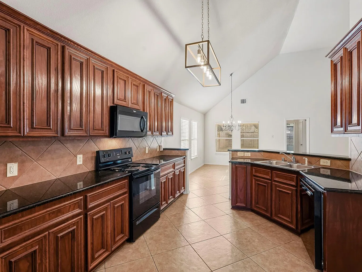 3 bed, 2.0 bath, 1857 sqft, $2,100 — Photo 4