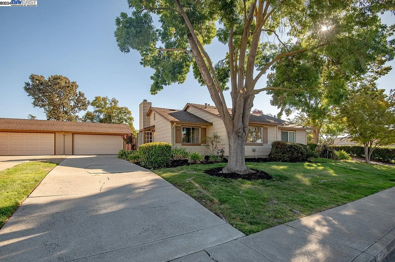 4341 Golf Dr photo 1