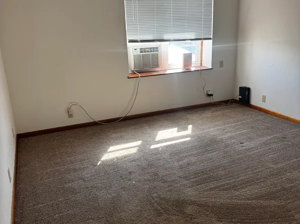 271 Main St NW #201, New Albin, IA 52160