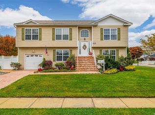 3471 Roanoke St, Seaford, NY 11783