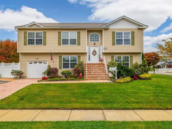 3471 Roanoke Street, Seaford, NY 11783