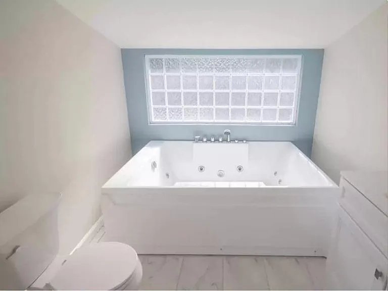 Luxurious jet bath.