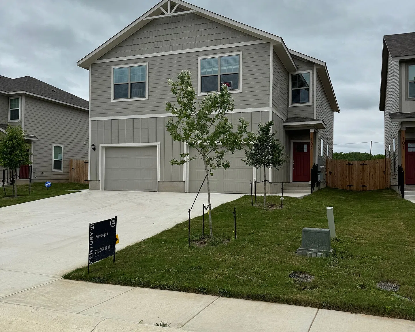 Charming Duplex in Magnolia Village featuring 3 bedrooms & 2.5 baths in 1,505 square feet of livi... — Photo 1