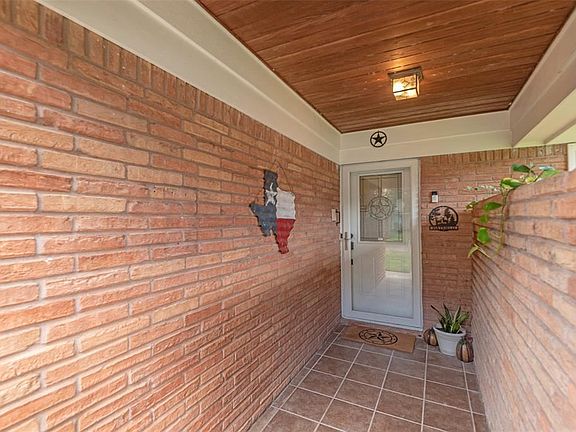4th image of 1022 San Jacinto Ave