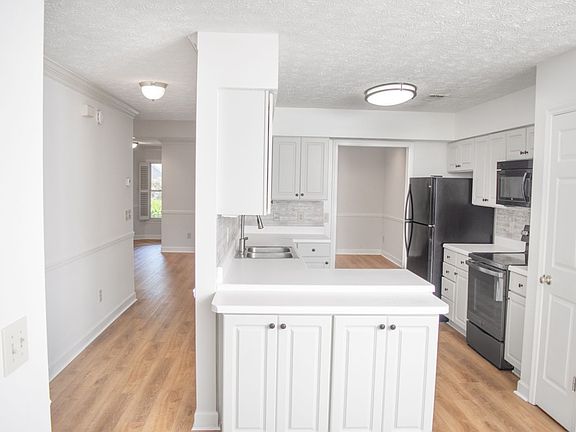 3rd image of 637 Homewood Dr