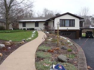 33 Country Club Dr, Rochester, NY 14618