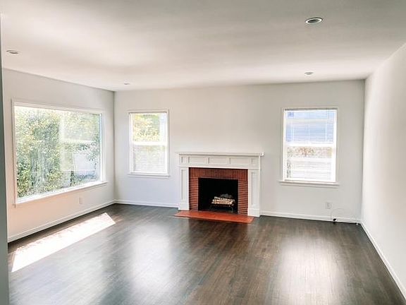 2nd image of 3909 S Centinela Ave