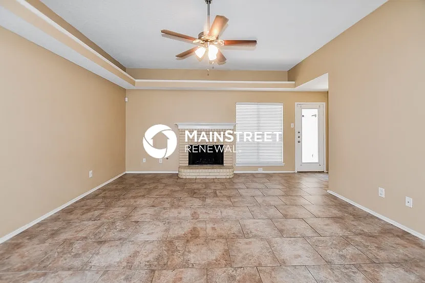 709 Grand Cayman Way — Photo 2