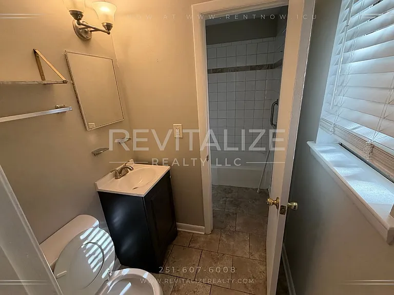 1504 Dauphin St #6 — Photo 11