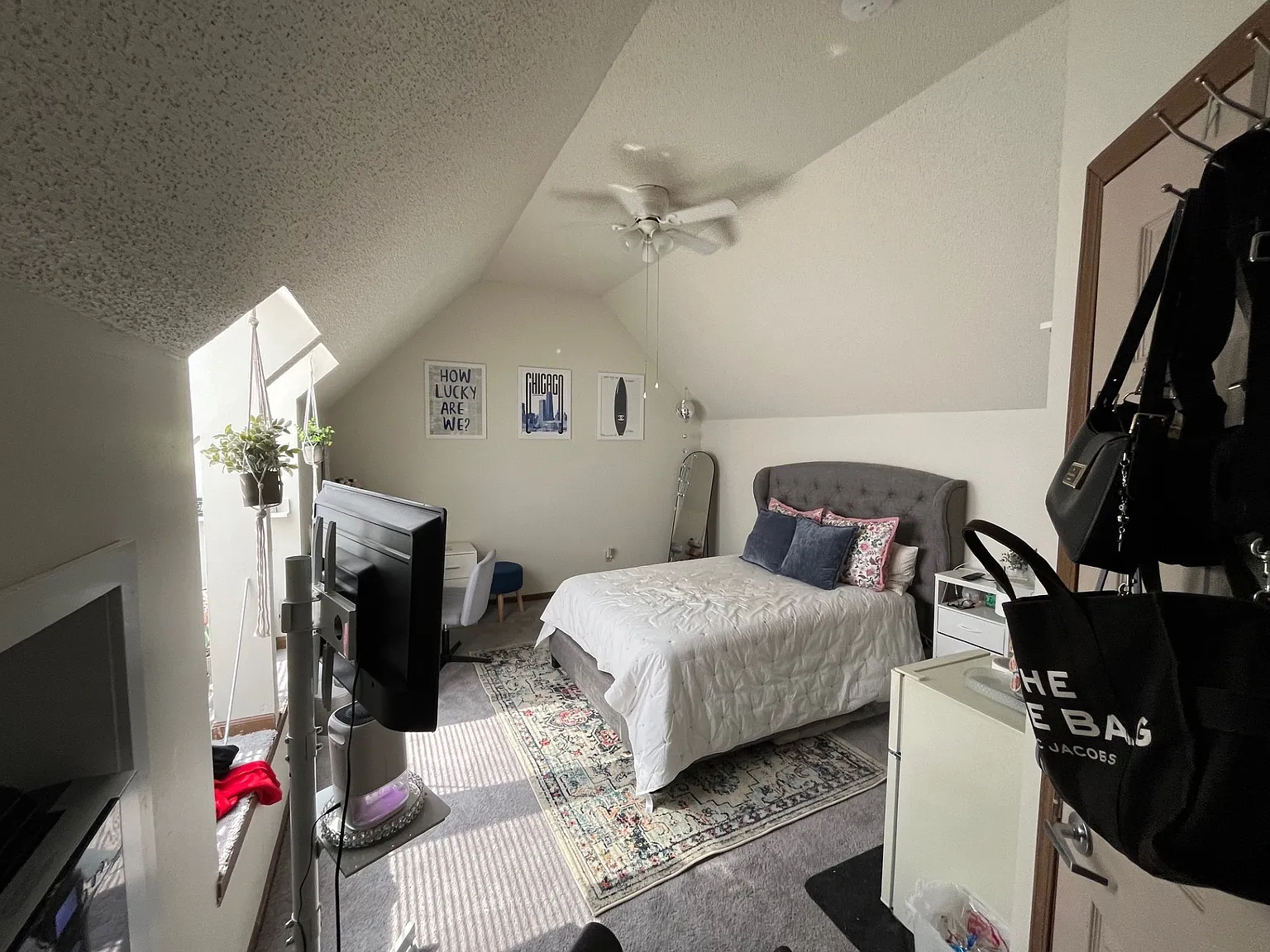 5 bed, 2500 sqft, $3,875 — Photo 4