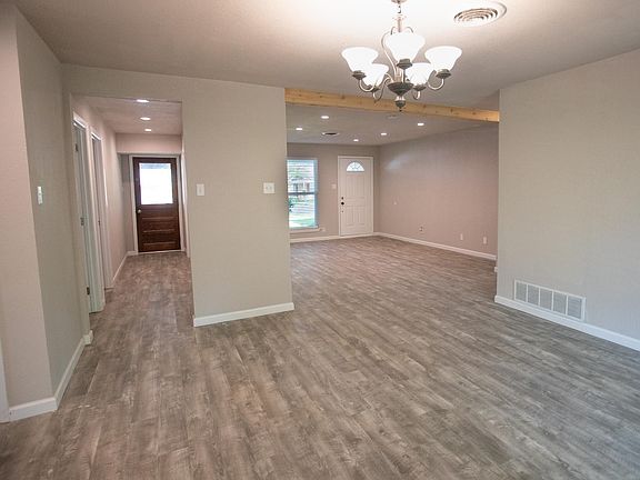 5th image of 306 Ables St