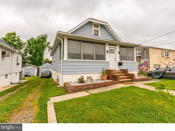 3rd image of 8 W Crestwood Ave