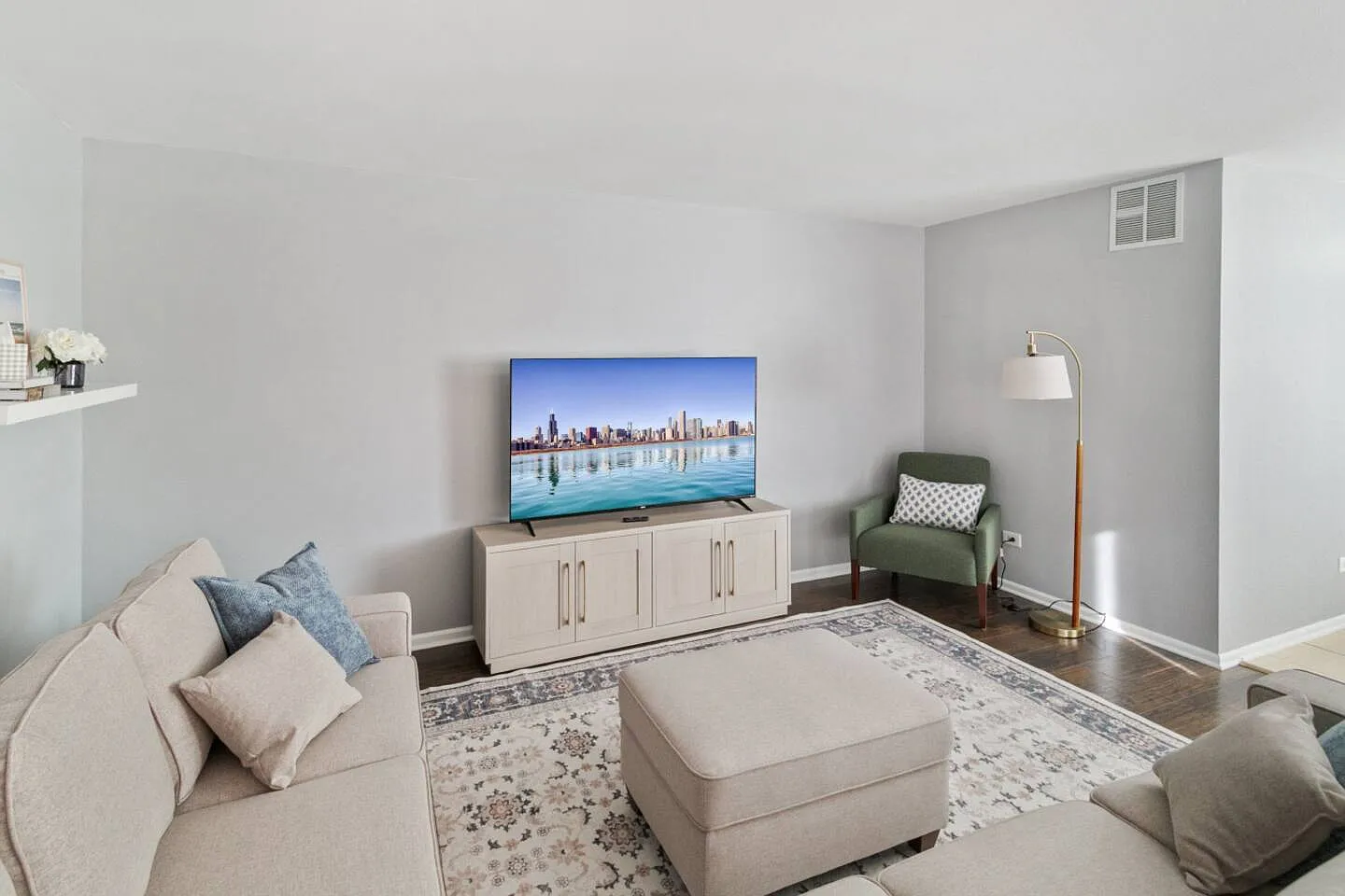 3 bed, 2.5 bath, 1683 sqft, $6,000 — Photo 1