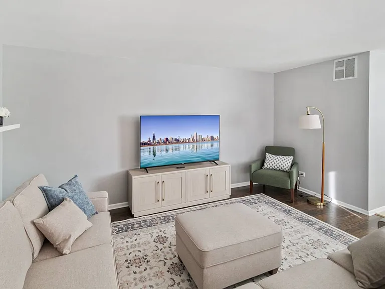 1503 Hollytree Ln — Photo 1