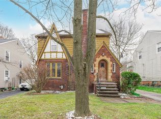 1211 Yellowstone Rd, Cleveland Heights, OH 44121