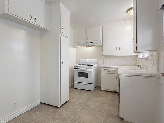 4th image of 1322 W Burbank Blvd