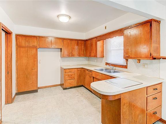 5th image of 1031 W 21st St