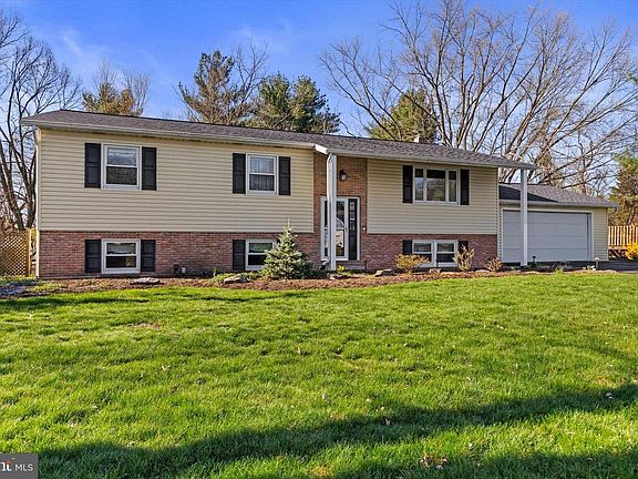 4th image of 1600 Lori Lane Cir